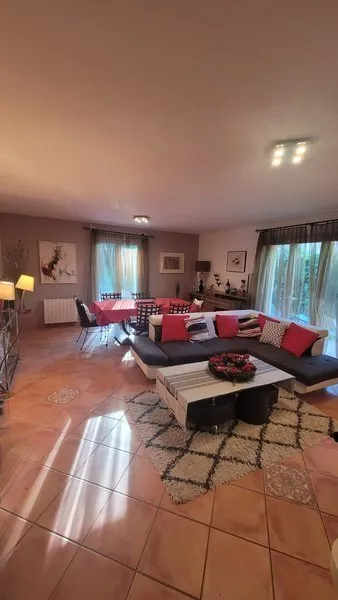 Elutuba - Villa with Terrace in La Treille