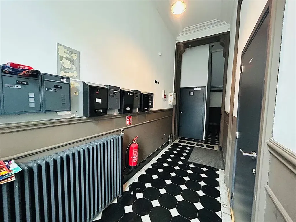 Ingresso - Rental Building with Two Bathrooms in Charleroi