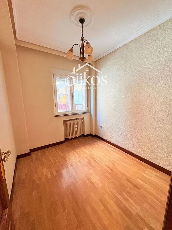 Toad - Apartment with Garage in Salesas
