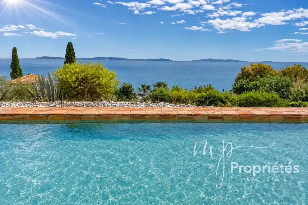 Piscine - Villa Vue Mer Panoramique à Rayol-Canadel
