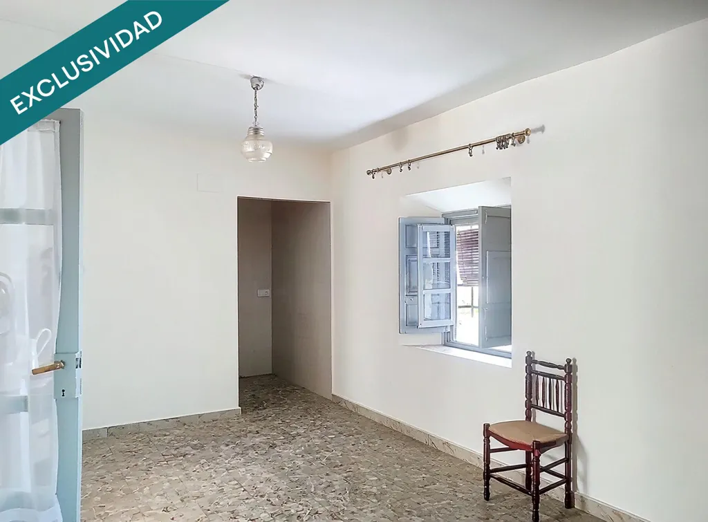 Toad - Detached House with Large Plot in Almagro