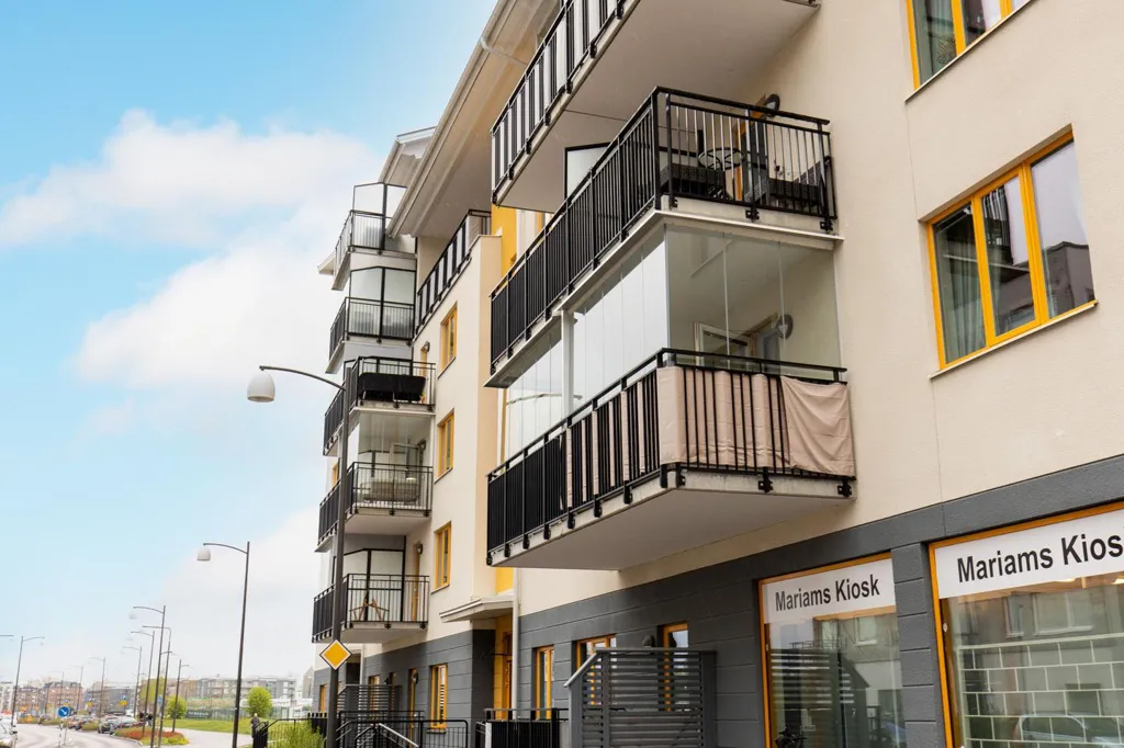 Välivaade - Apartment with South-Facing Balcony in Åbrodden