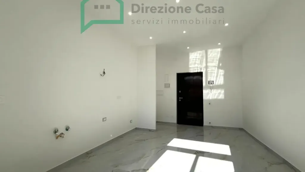 Pièces - Rear-Facing Apartment with Balcony in Naples