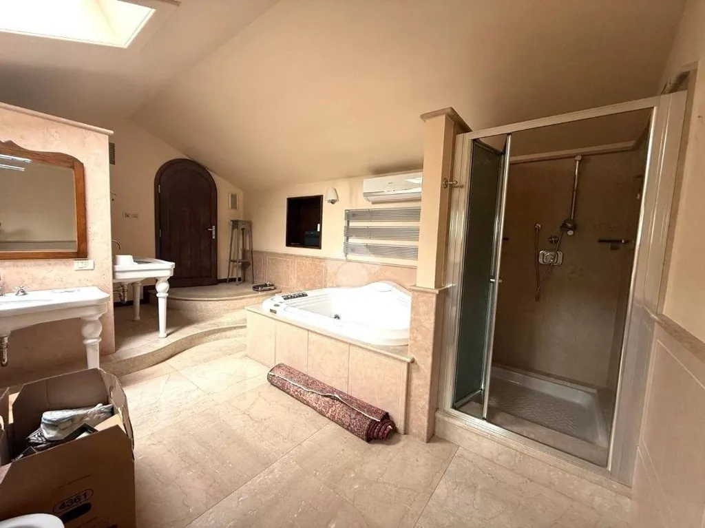 Salles de bain - Villa with Balcony in Central Trecate