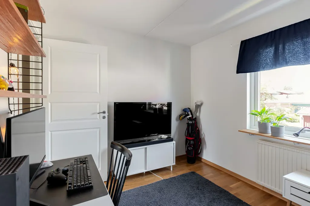 Office - Terraced House with Garden in Almby
