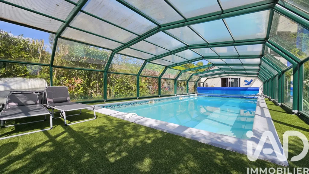 Bassein - Exceptional Domain with Pool in Le Mesnil-Theribus