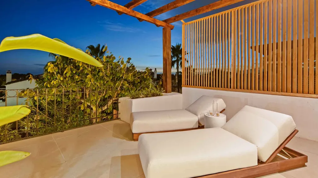 Terrasse - Corner Semi-Detached Villa with Pool in Marbella
