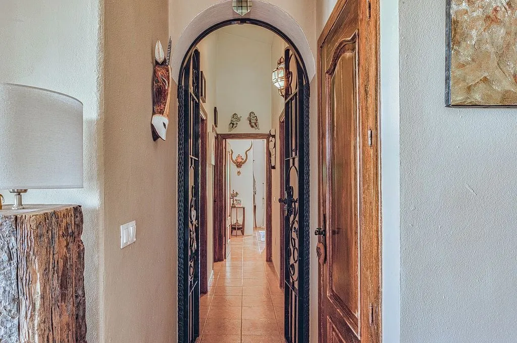 hallway_entrance
