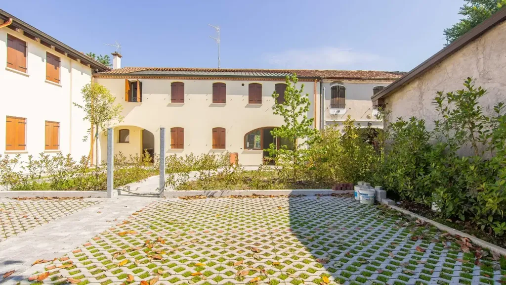 Aed - New Villa with Private Garden in Padova
