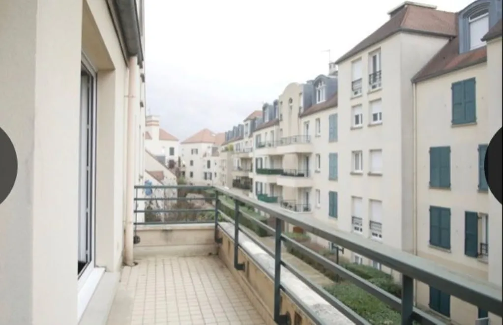 Balcon - Appartement 2 Pièces avec Balcon à Rueil-Malmaison