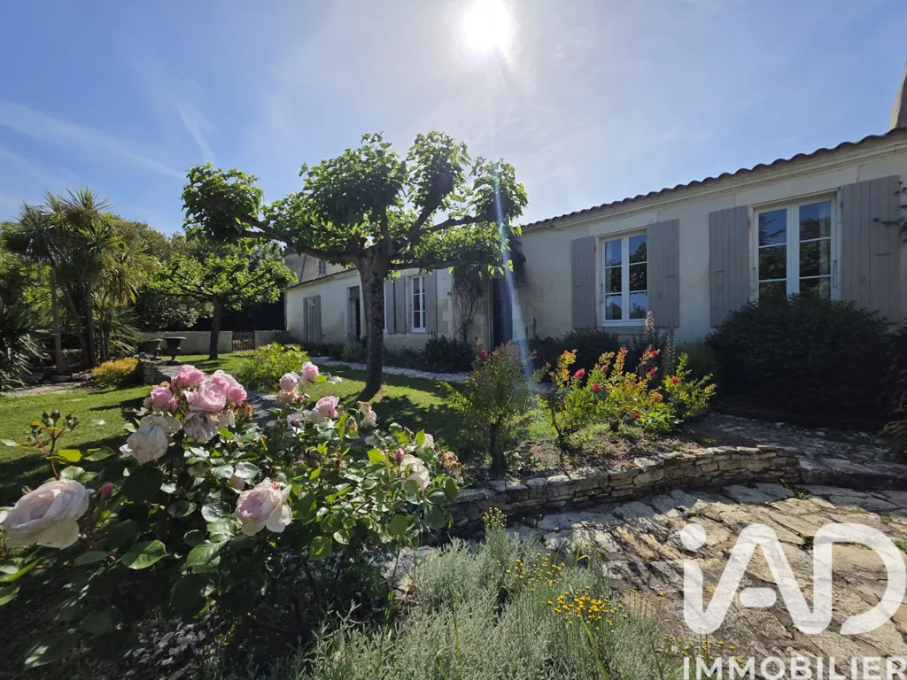 Giardino - 17th-Century Manor with Pool in Saint-Pierre-d'Oléron