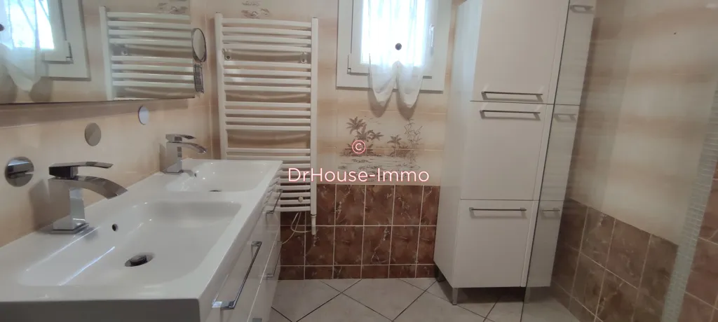 Bathrooms - Villa with Pool and Garden in Longages
