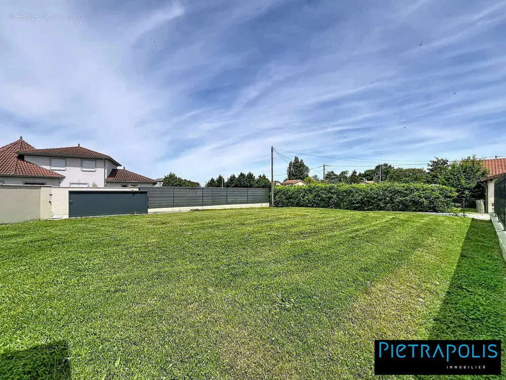 Aed - Constructible Plot with Portion in Sainte-Euphemie