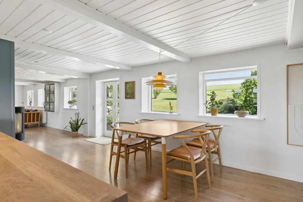 Sala da pranzo - Modernised Farmhouse with Private Lake in Stenstrup