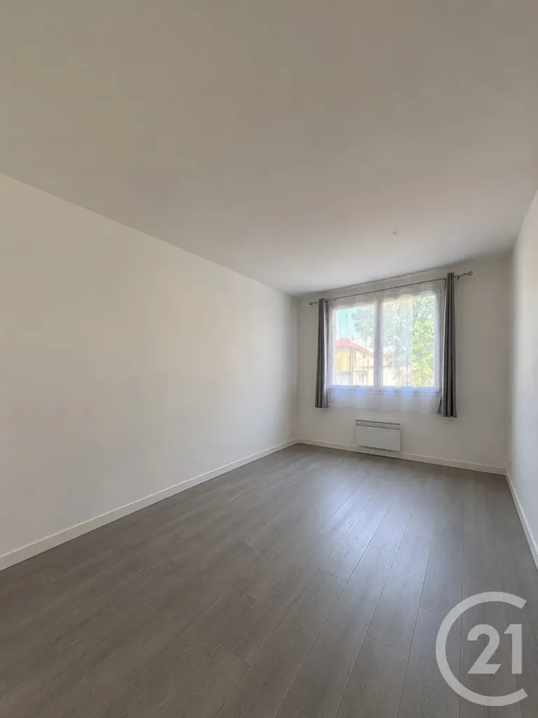 Stanze - 3-Bed Apartment with Parking in Argenteuil