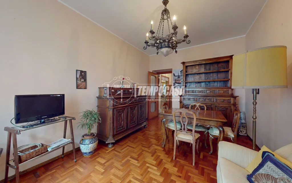 Séjour - Quadrilocale with Balcony in Crocetta, Turin