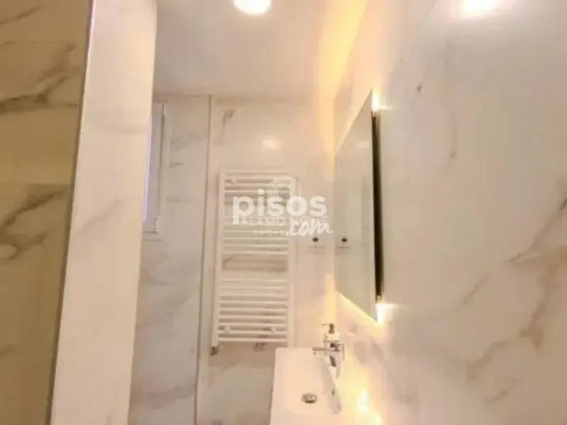 Bathrooms - Apartment with Balcony in Calle Mayor, Madrid
