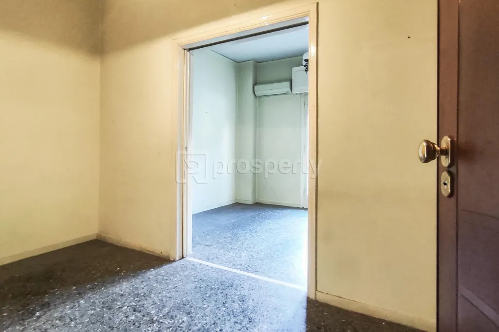 Esik - City View Apartment in Galatsi