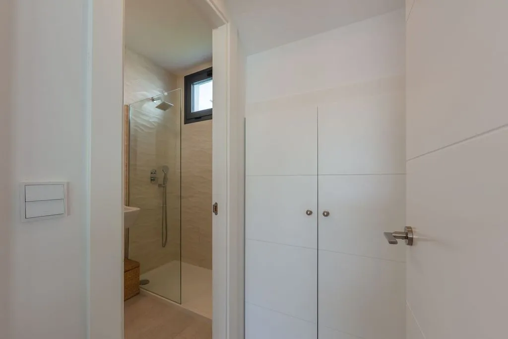Salles de bain - Contemporary Villa with Sea View in La Duquesa