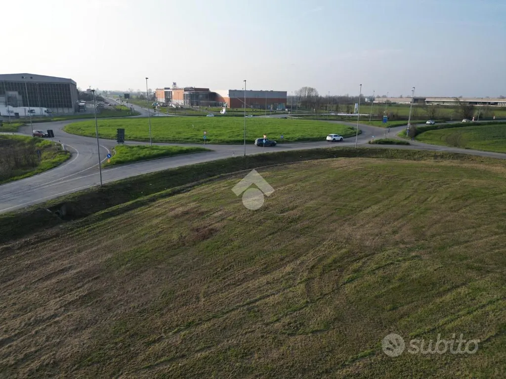 Urbanised Land with Edificable Space in Bassano Bresciano