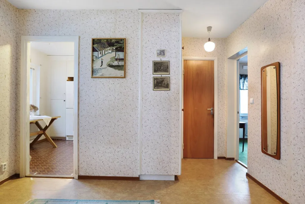 hallway_entrance