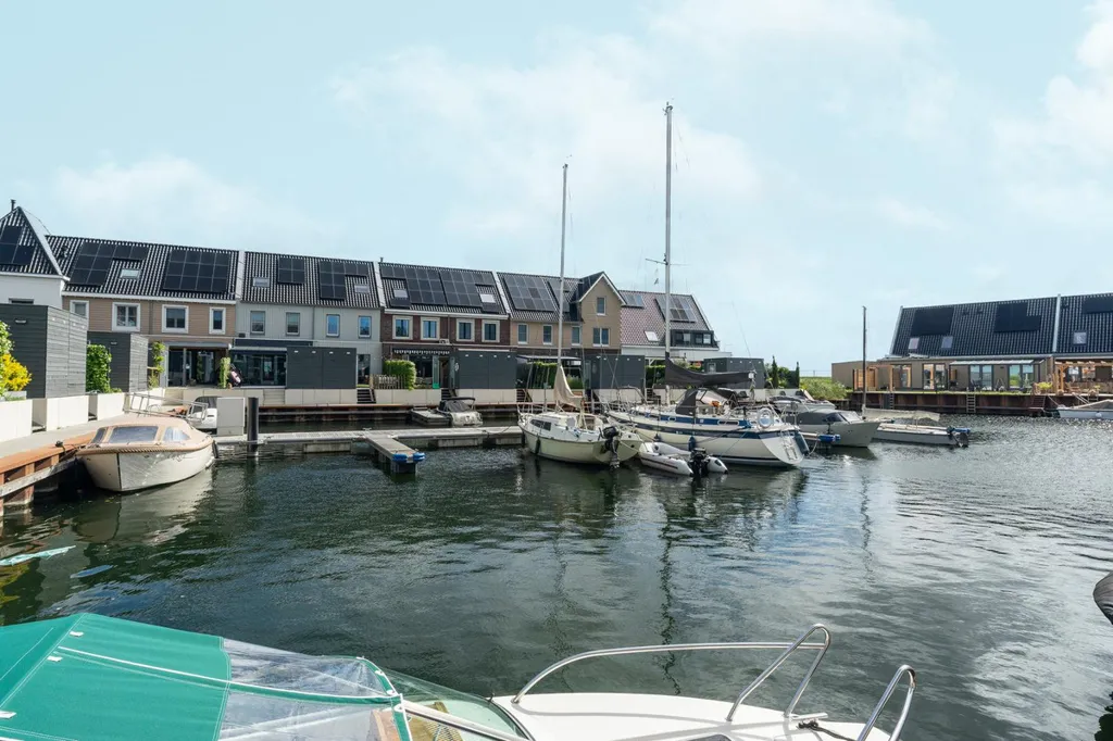 Välivaade - Modern Terraced House with Waterfront in Zeewolde