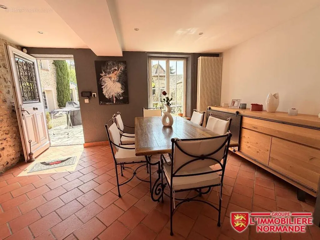 Salle à manger - Propriété de Charme avec Garage à Pacy-sur-Eure