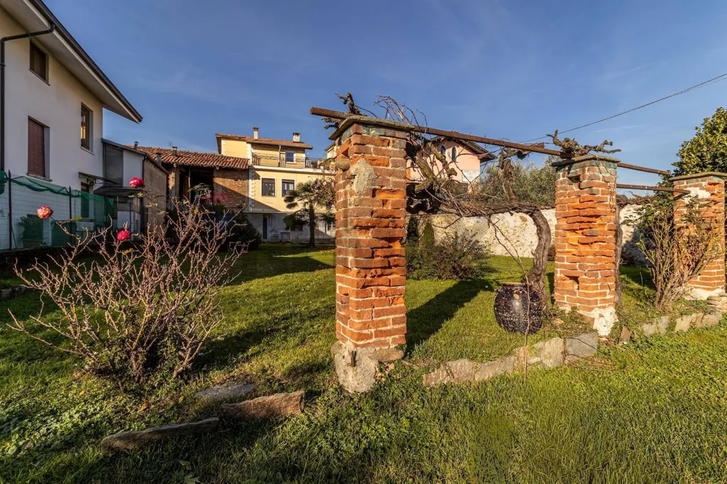 Jardin - Triplex Villa with Garden in Occhieppo Superiore