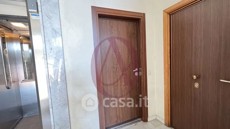 Entrée - Bright Trilocale with Box in Cassano Magnago