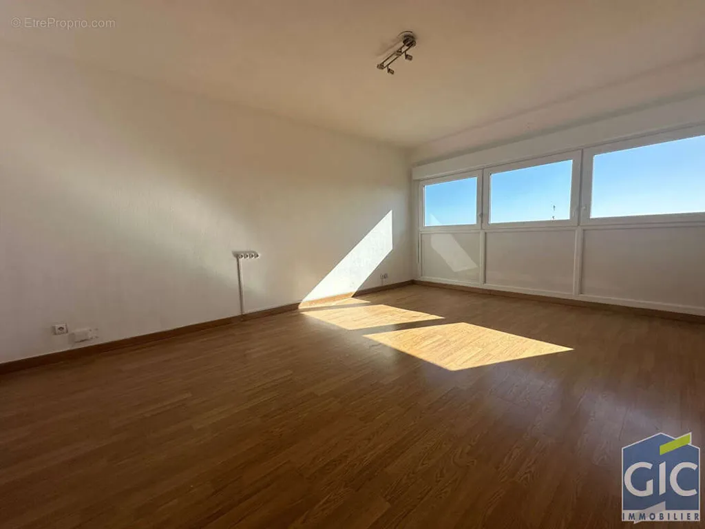 Toad - Large 2-Bed Flat with Panoramic View in Herouville