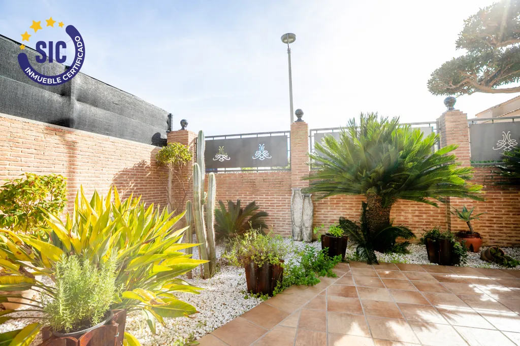Jardin - Independent House with Pool in Gandia