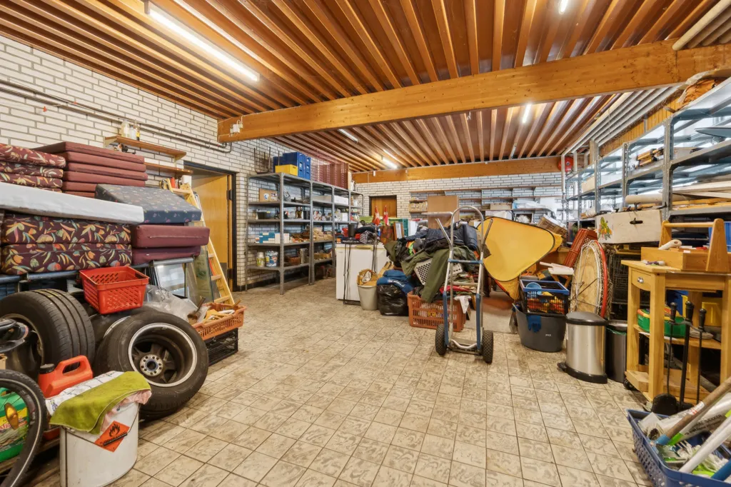 Garage - Villa with Large Grounds in Vigsø
