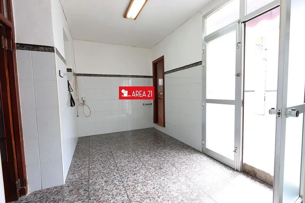 Hallway - Chalet with Terrace in Urban Core