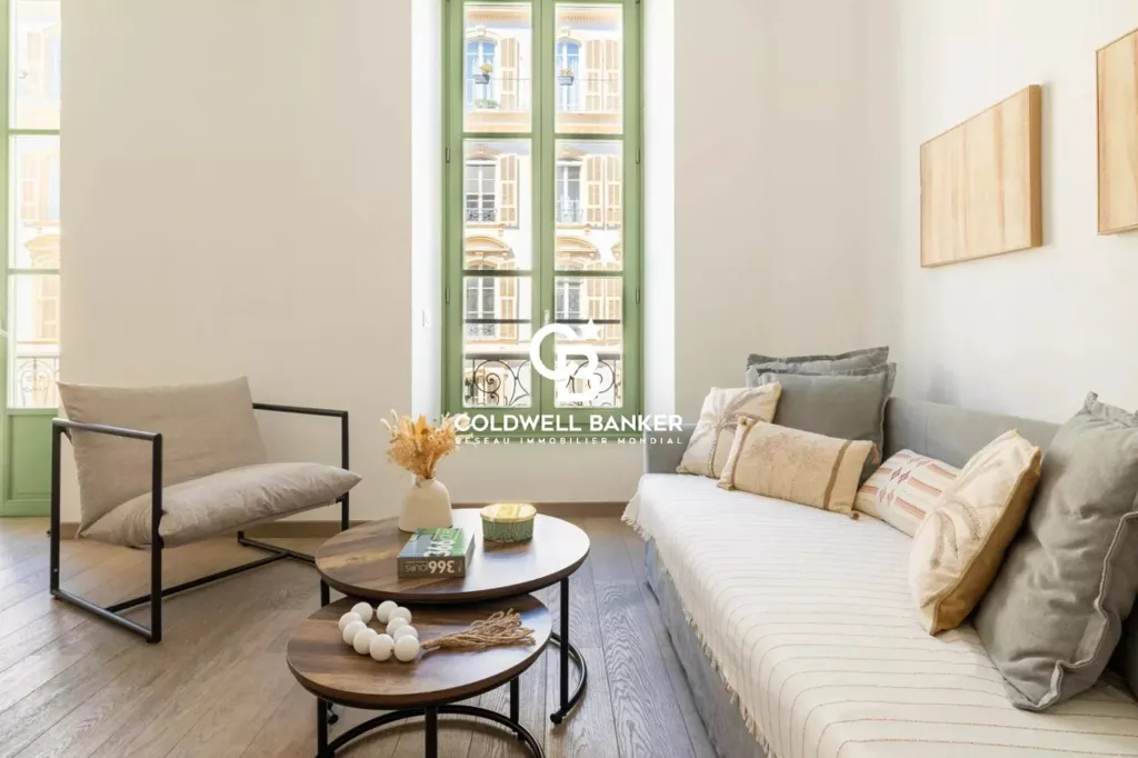 Living Room - Characterful Apartment with Balcony in Nice Centre