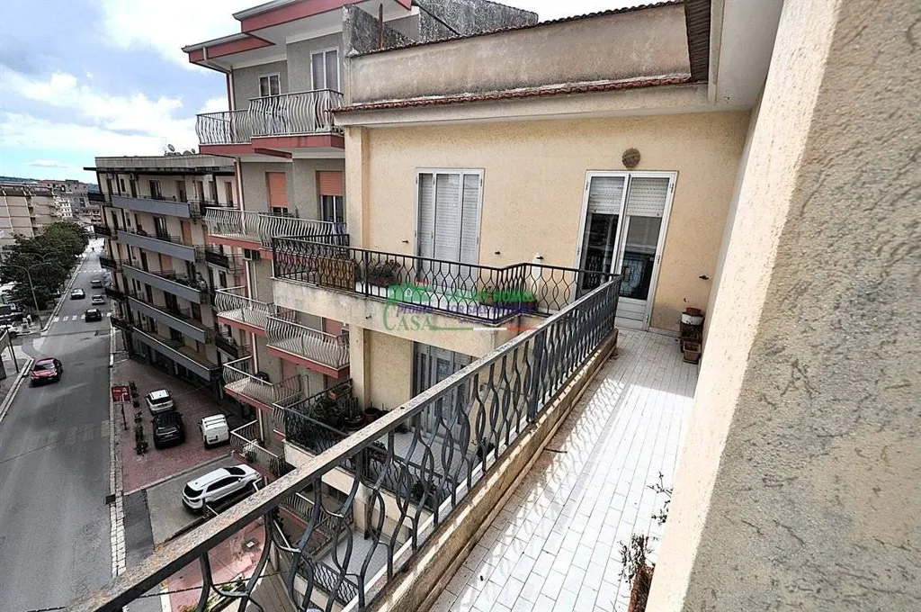Balcon - Apartment with Perimeter Balcony in Ragusa