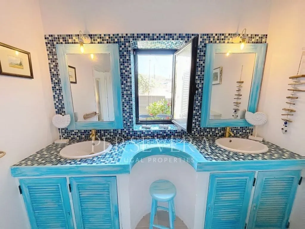 Vannitoad - Villa with Ocean Views in Biscaia, Cascais