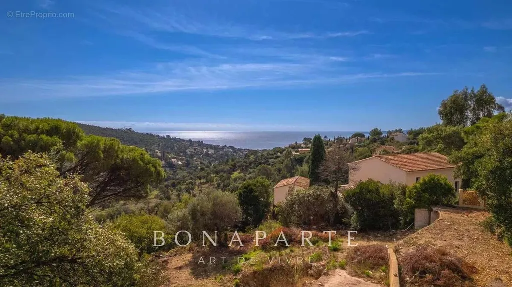 Aed - Viabilised Plot with Sea View in Les Issambres