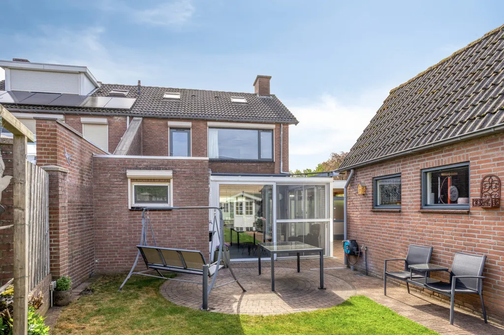 Jardin - Half-Vrijstaand House with Serre in Budel-Schoot