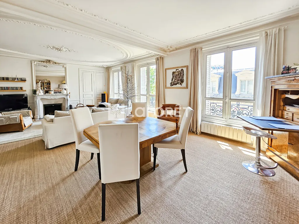 Sala da pranzo - 5-Piece Parisian Flat with West-East Views