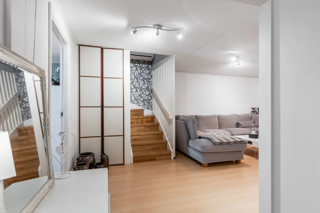 Esik - Two-Storey Villa with Garden in Hovsta
