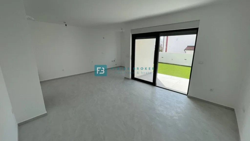 Stanze - Two-Bedroom Apartment with Garden in Vodice
