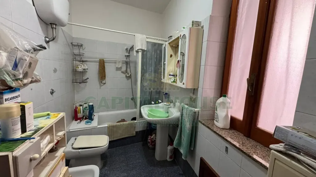Salles de bain - Apartment with Veranda in Sirignano