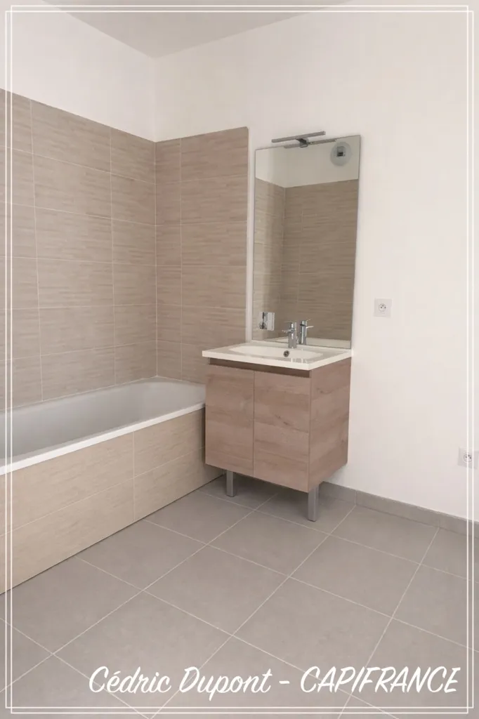 Bagni - Modern 3-Piece Apartment with Balcony in Central Location