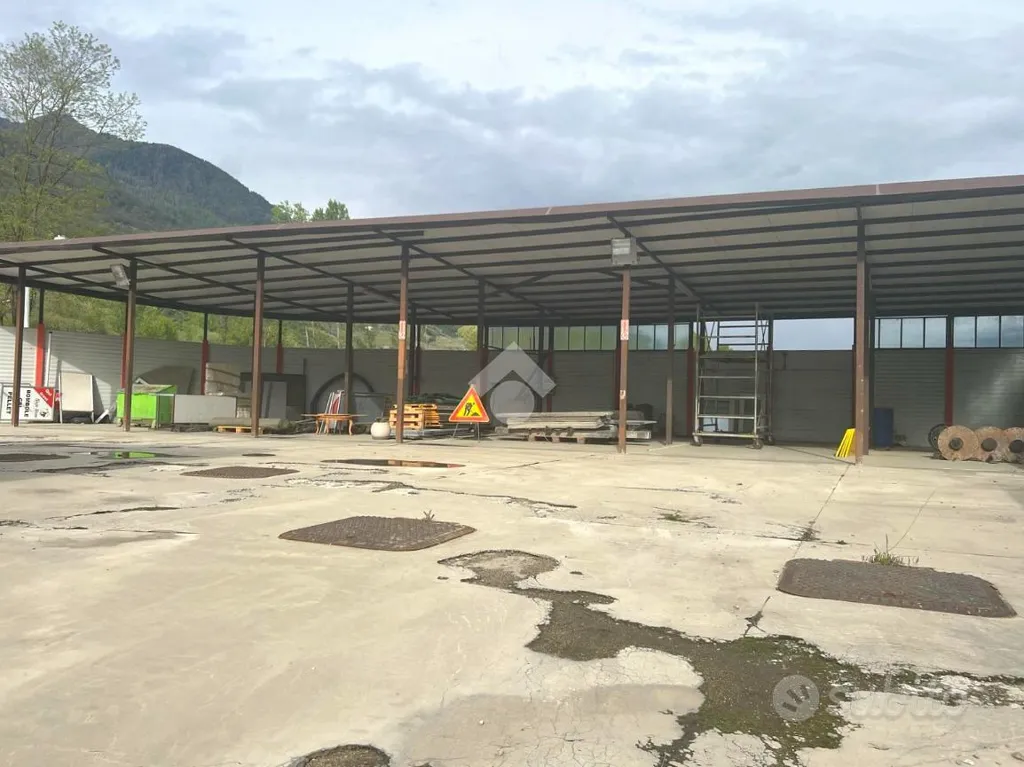 2-room commercial property in IT