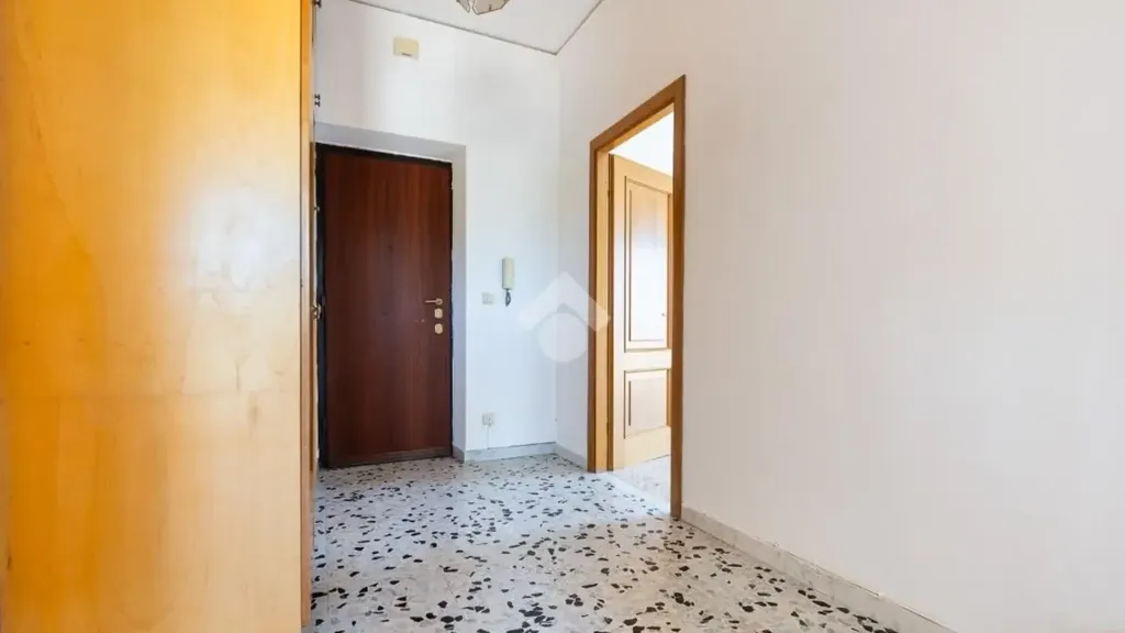 Entrée - Two-Bedroom Apartment with Balcony in Rome