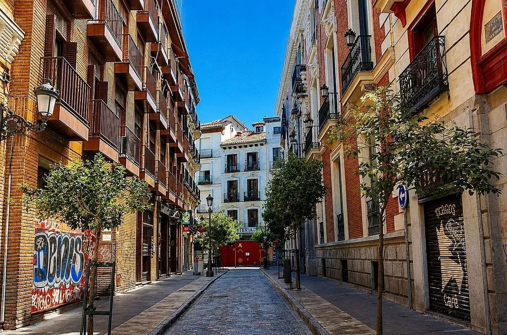 Välivaade - Ample Apartment with Balcony in Cortes - Huertas