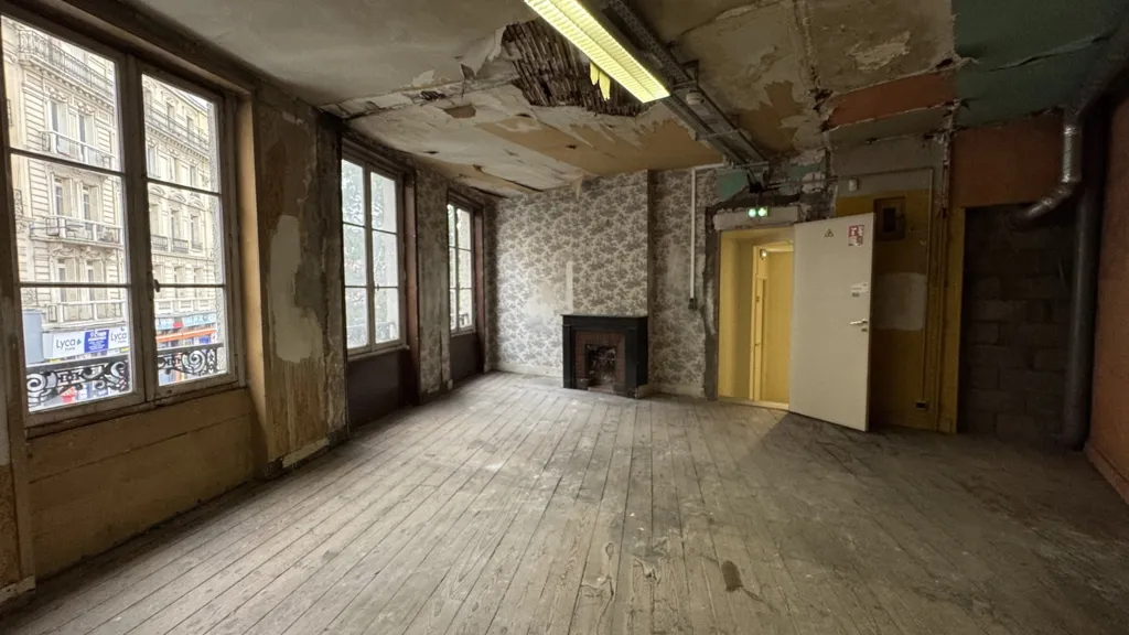 Pièces - Immeuble avec Surface Commerciale à Saint-Étienne