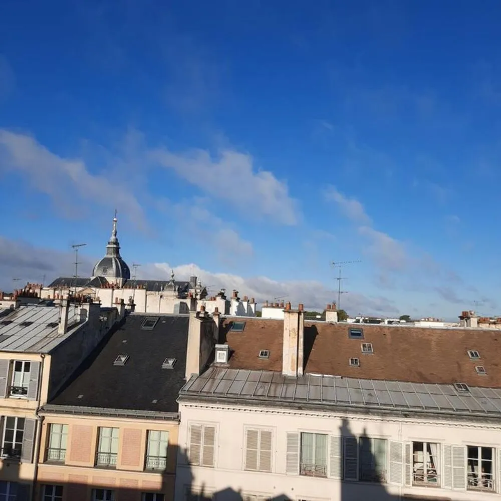 Balcone - 3-Bedroom Apartment, Top Floor, Versailles
