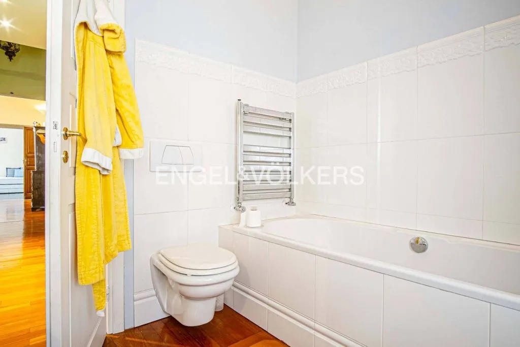 Vannitoad - Luxury Apartment with Frescoed Ceilings in Chiavari