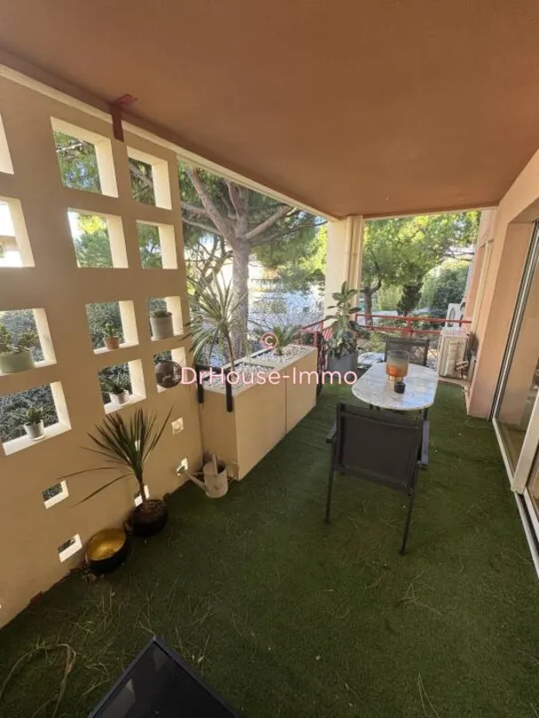 Terrace - Renovated 2-Bed Flat with Balcony in Marseille